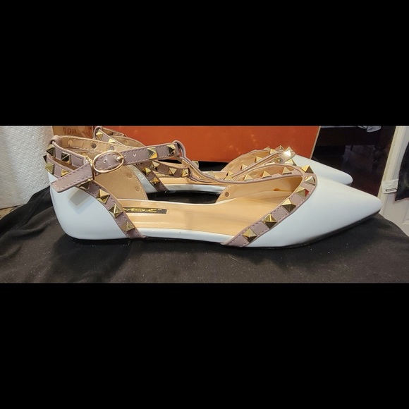 New Flat Shoes - Picture 1 of 7